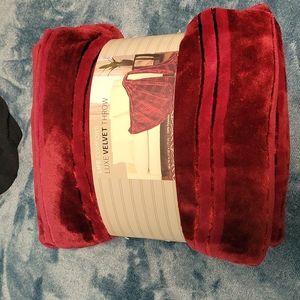 Luxe Velvet Throw